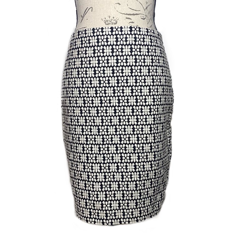 Banana Republic Black and White Print Skirt Size 4P